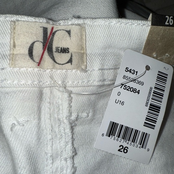 D/C Brand New Slightly Curvy Fit Straight Leg Cropped Jeans - Picture 5 of 9